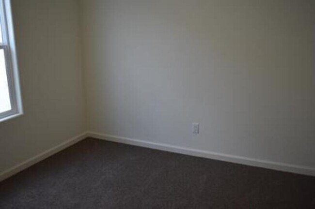 Building Photo - 4523 Iris Ct