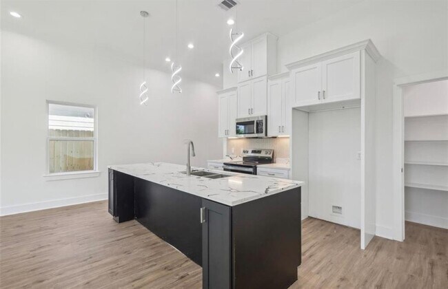 Building Photo - 4514 Galesburg St