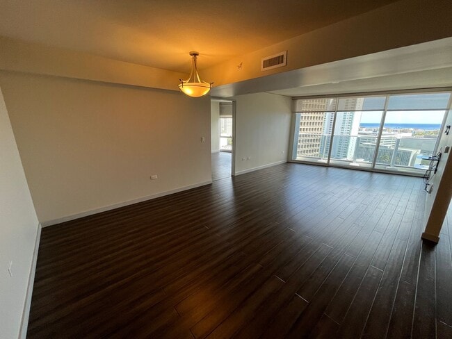 Building Photo - Moana Pacific (Honolulu/Ala Moana) 2 bedroom + den with central AC and 2 covered parking