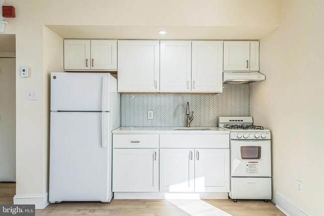 Building Photo - 459 Martin St