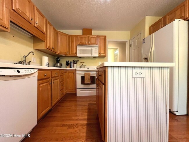 Building Photo - 100 Bridle Path Cir