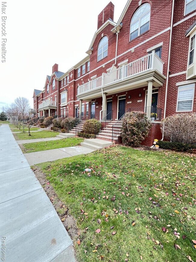 Building Photo - 3255 Camden Dr