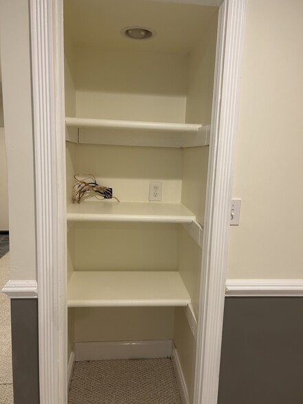 Built in storage for surround sound system hook up - 9809 Hammer Ln