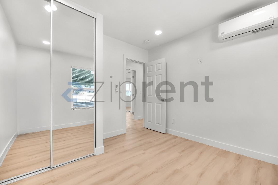 Building Photo - Unit
