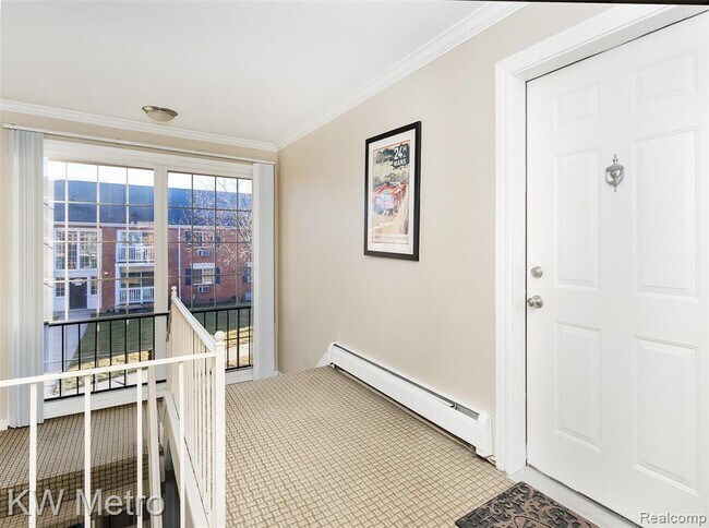 Building Photo - 2425 Torquay Ave