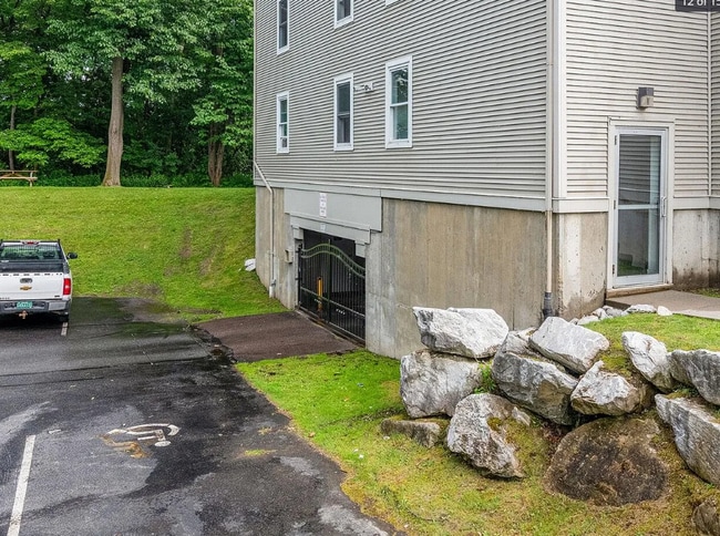 Building Photo - 305 Lime Kiln Rd
