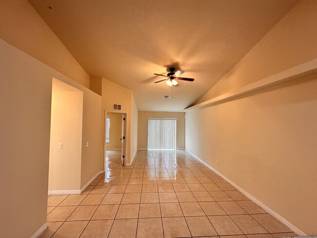 Building Photo - 626 SE 13th Ave