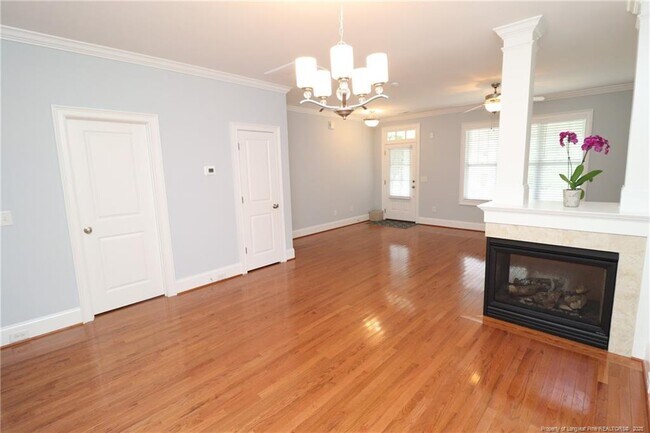 Building Photo - 5013 Sunny Creek Ln