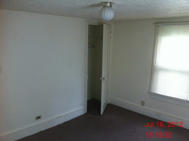 Building Photo - 713 E Moler Ave