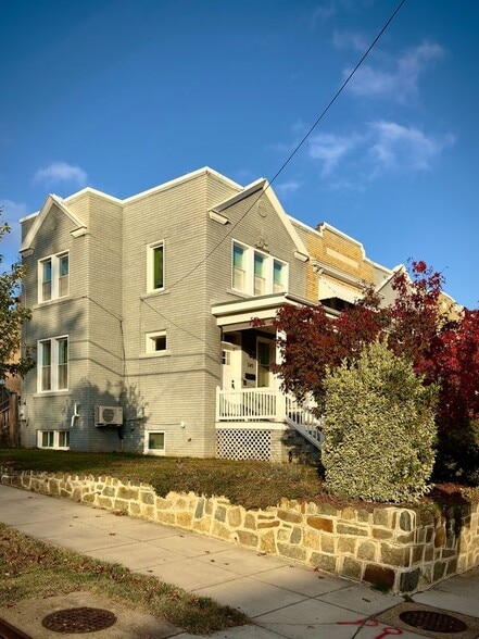 Primary Photo - 749 Hamilton St NW