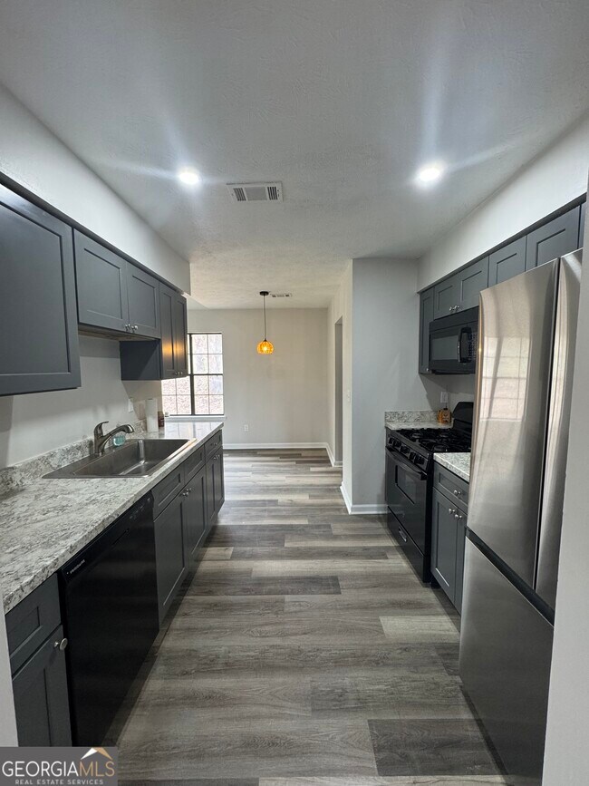 Building Photo - 3821 River Rd