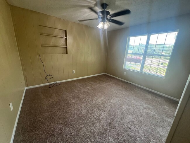 Building Photo - 2 Bedroom 1 Bathroom Duplex in Winterville!