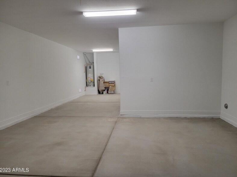 Building Photo - 10945 E Thunderbolt Ave