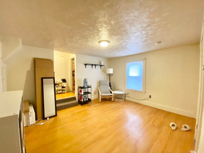 Building Photo - 2 Shepherd Ave