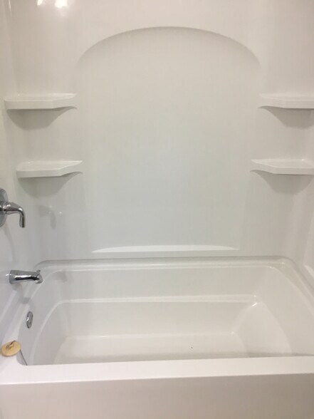 Full Bath - 4038 College Ter