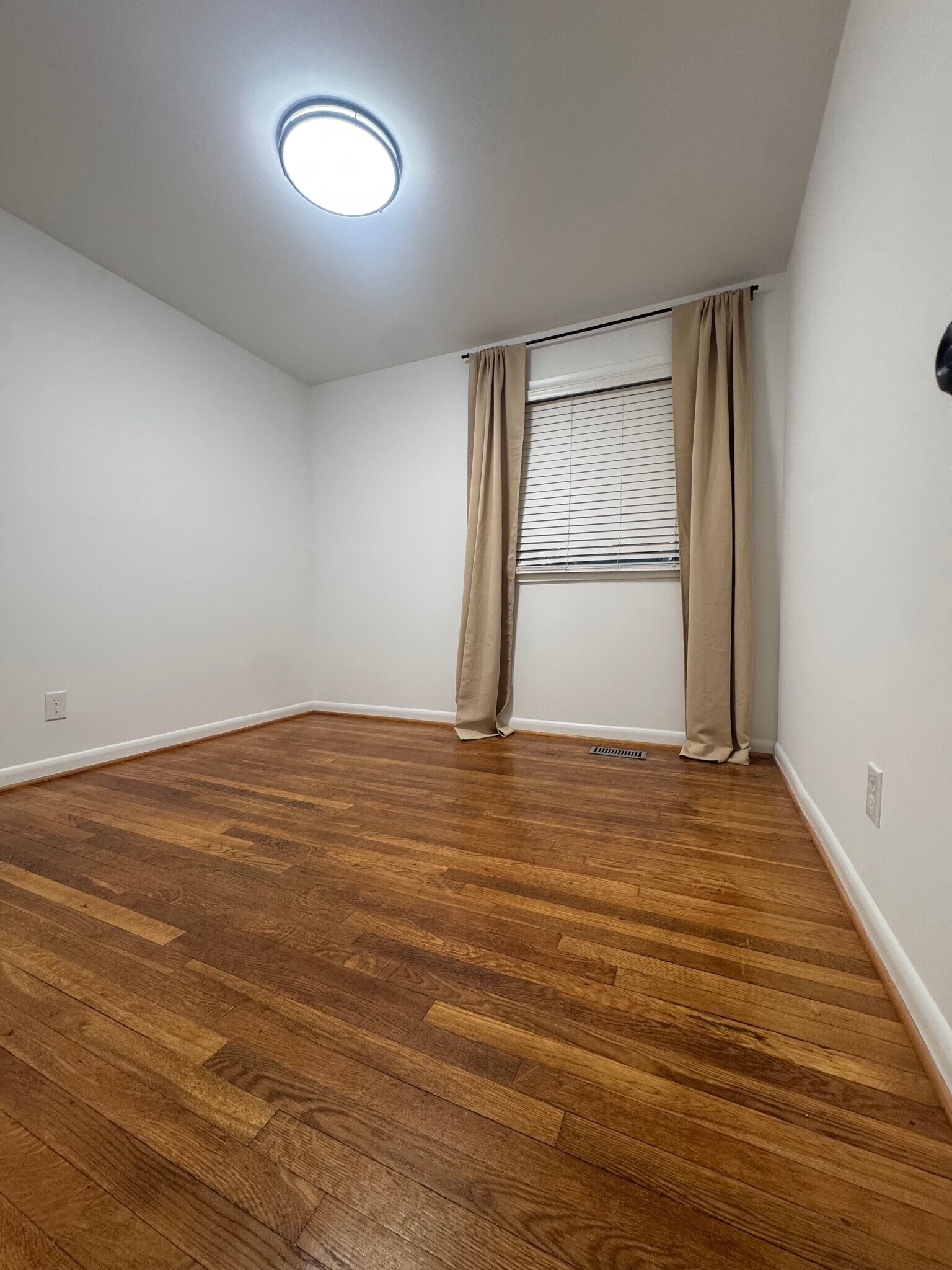 Building Photo - 1216 W Leigh St