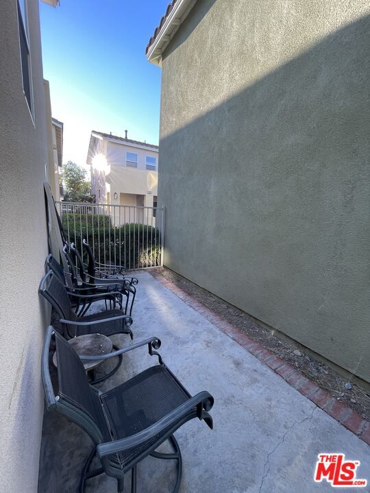 Building Photo - 121 Cancion Way