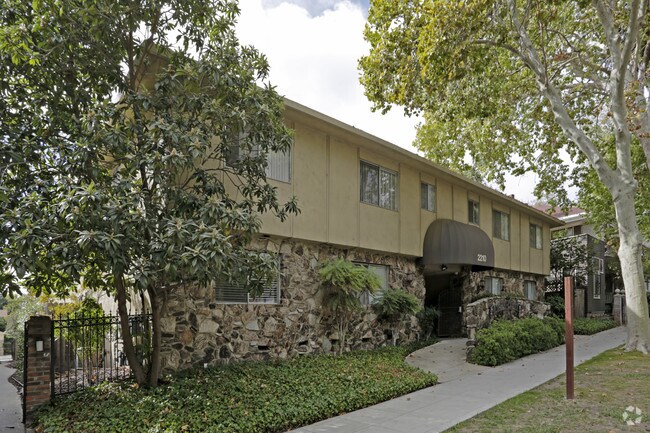 Primary Photo - Lions Court