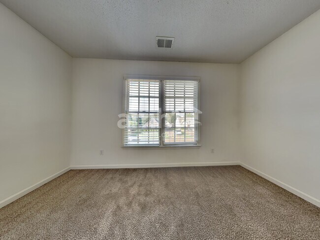 Building Photo - 1015 Warwick Pl