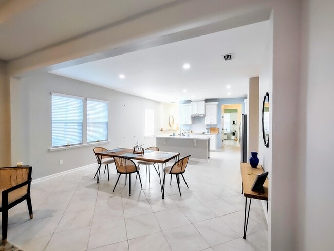 Building Photo - 253 Bella Dr