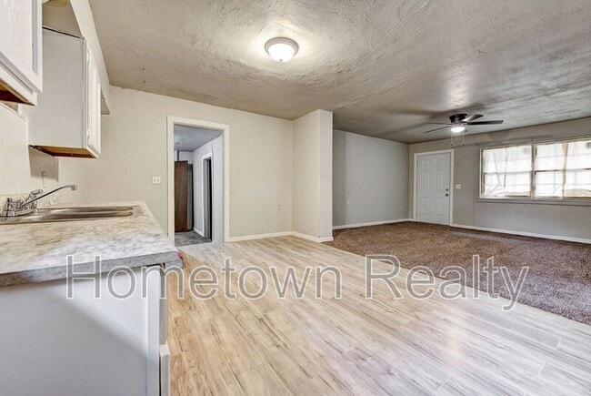 Building Photo - 1135 N Billen Ave