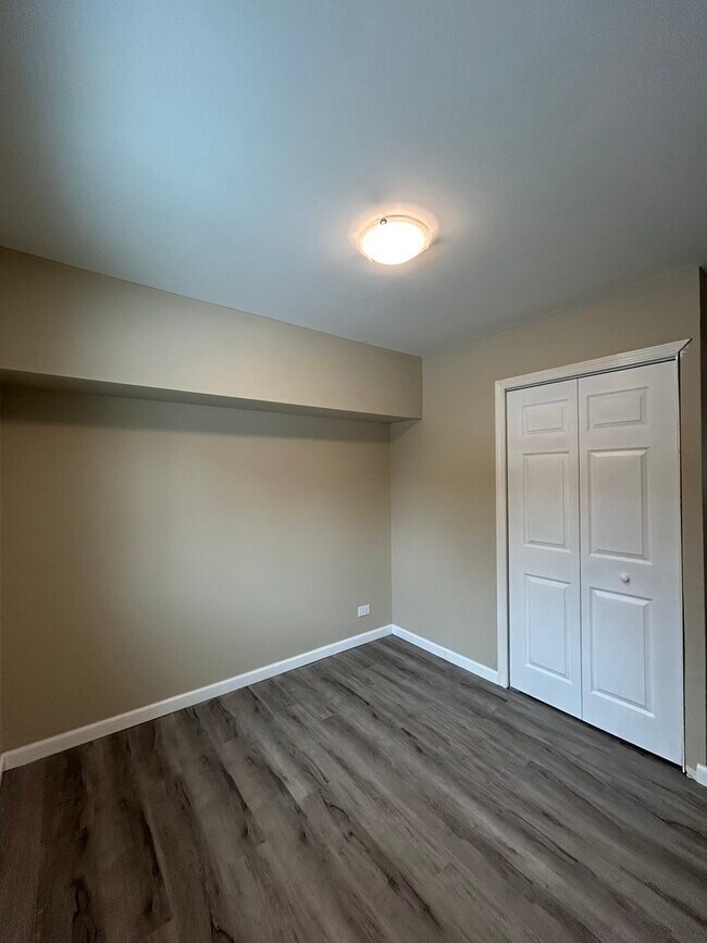 Building Photo - 176 Craig Dr W