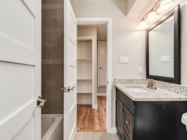 Building Photo - Fully Remodeled 4BR Home in East Austin – Modern Upgrades & Spacious Yard