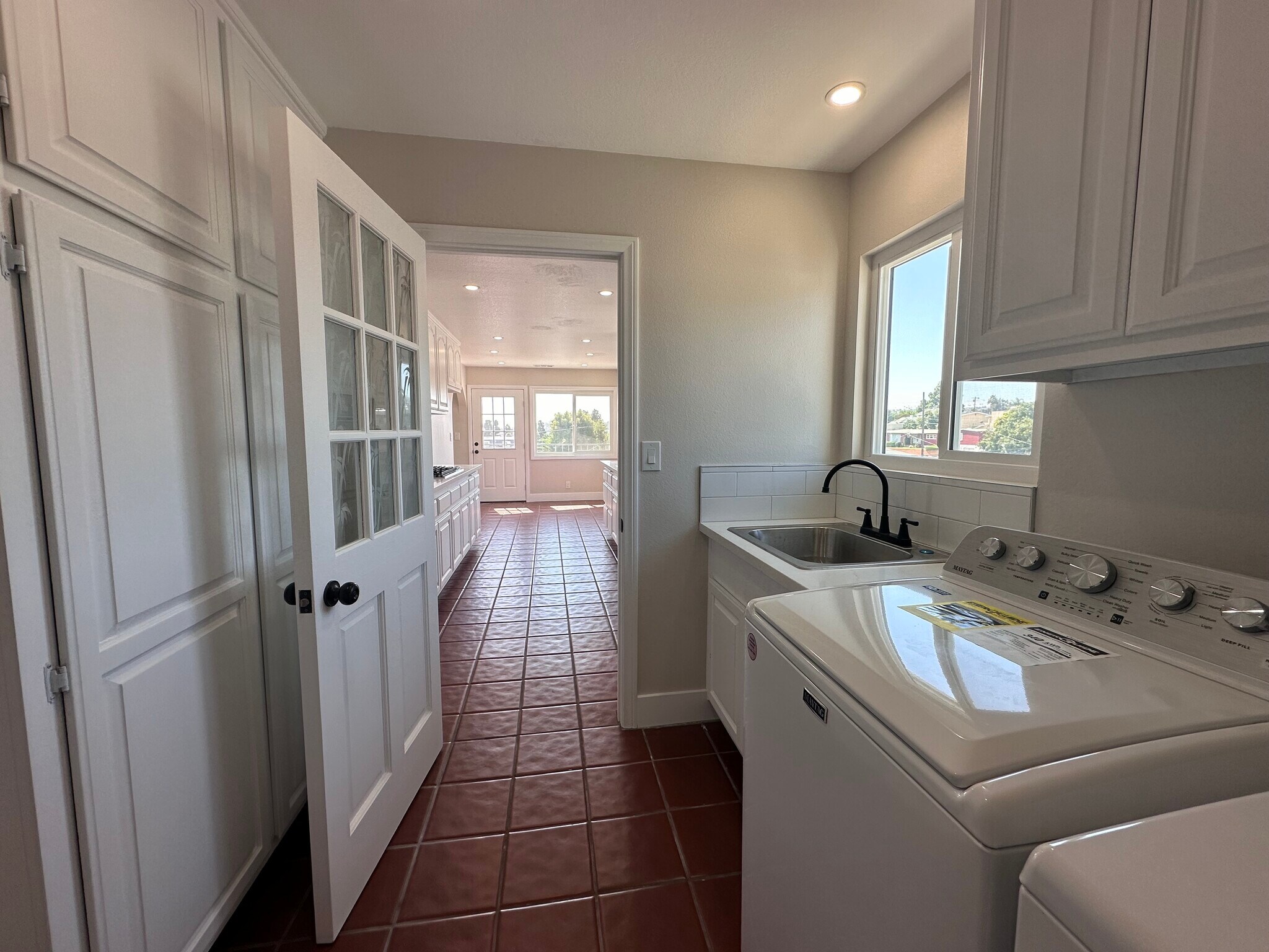 Building Photo - 770 W 2nd St