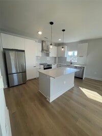 Building Photo - 2500 Longview St