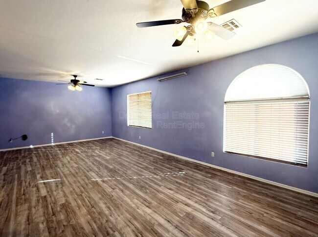 Building Photo - 9786 S La Rosa Dr