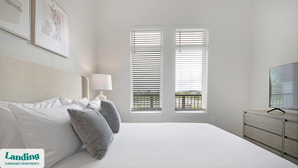 Building Photo - 5256 International Dr