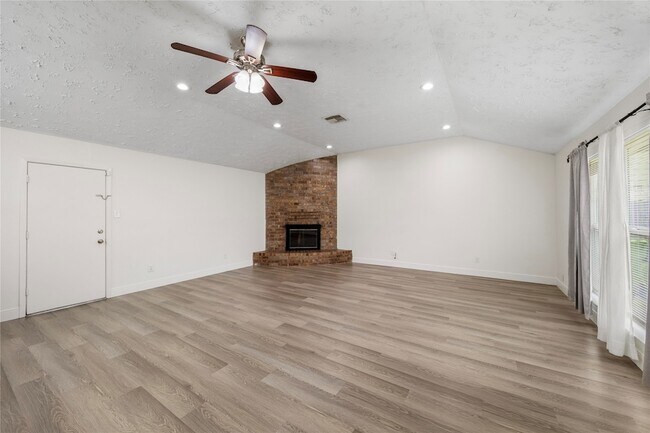 Building Photo - 1815 Millbury Dr