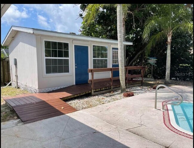 Building Photo - 5638 Nutmeg Ave