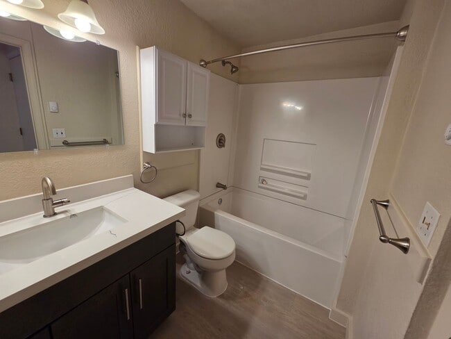 Building Photo - Newly Remodeled Two Bed One Bath Unit in the Heart of Sultan