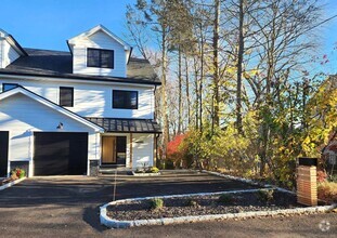 Building Photo - 1017 Mill Hill Terrace