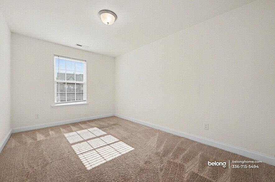 Building Photo - 2100 Solana Wds Dr