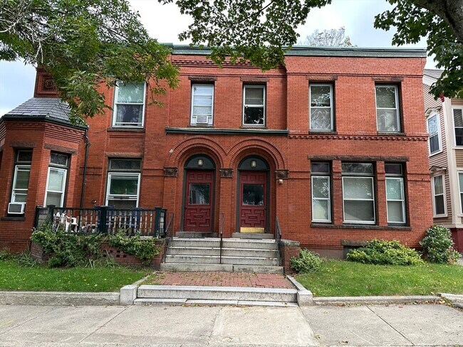 Primary Photo - 8 Park St