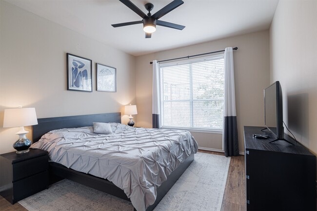 Building Photo - 2400 McCue Rd