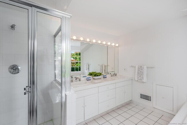 Building Photo - 20 Seagate Rd