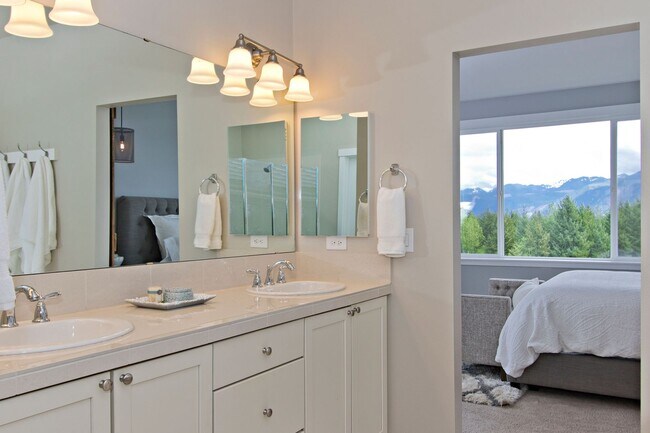 Building Photo - 4Bd/3Ba Snoqualmie House