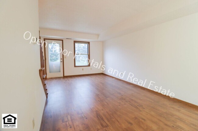 Building Photo - 5215/5217 Vermont Lane