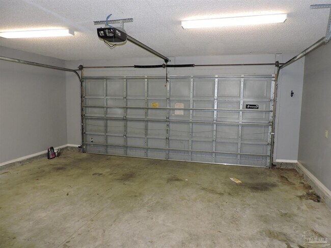 Building Photo - 724 Hanley Downs Dr