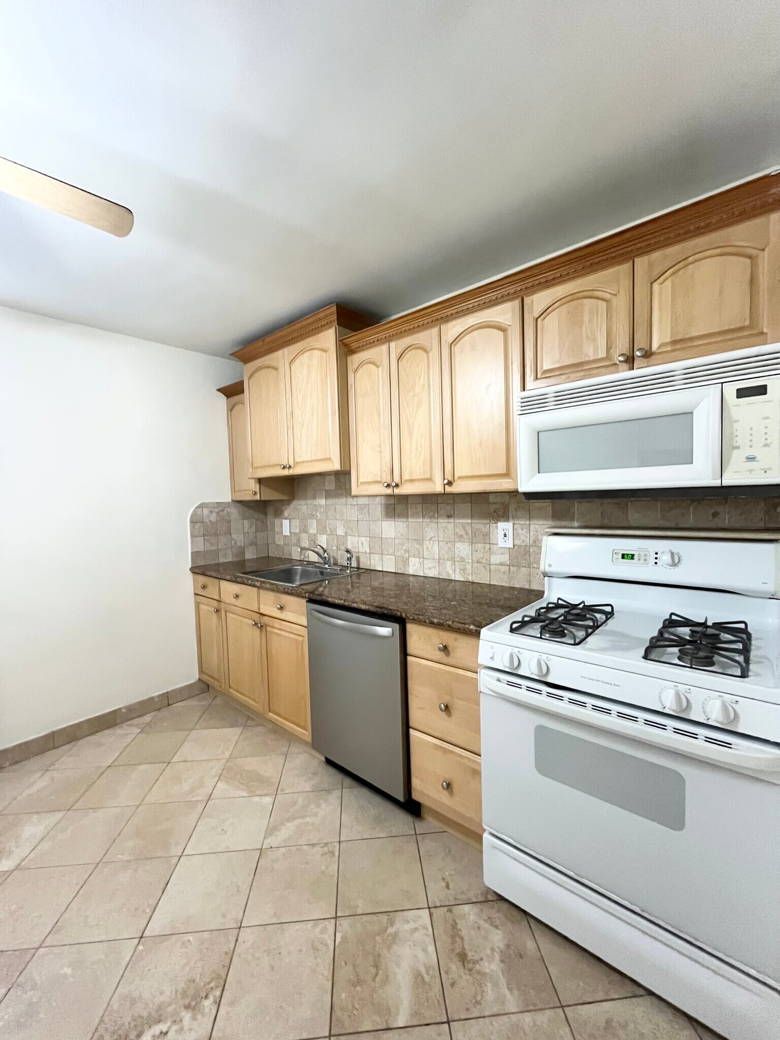 Kitchen - 51 W Hudson Ave