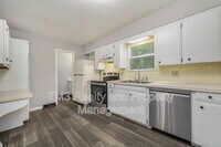 Building Photo - 3731 NE Colonial Dr