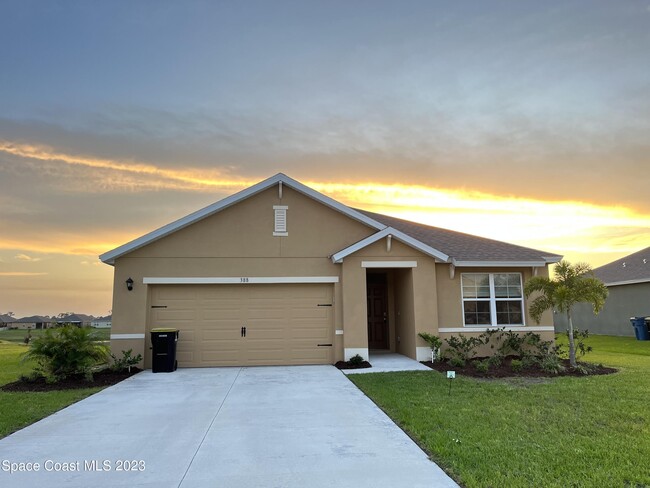 Primary Photo - 388 Guinevere Dr SW
