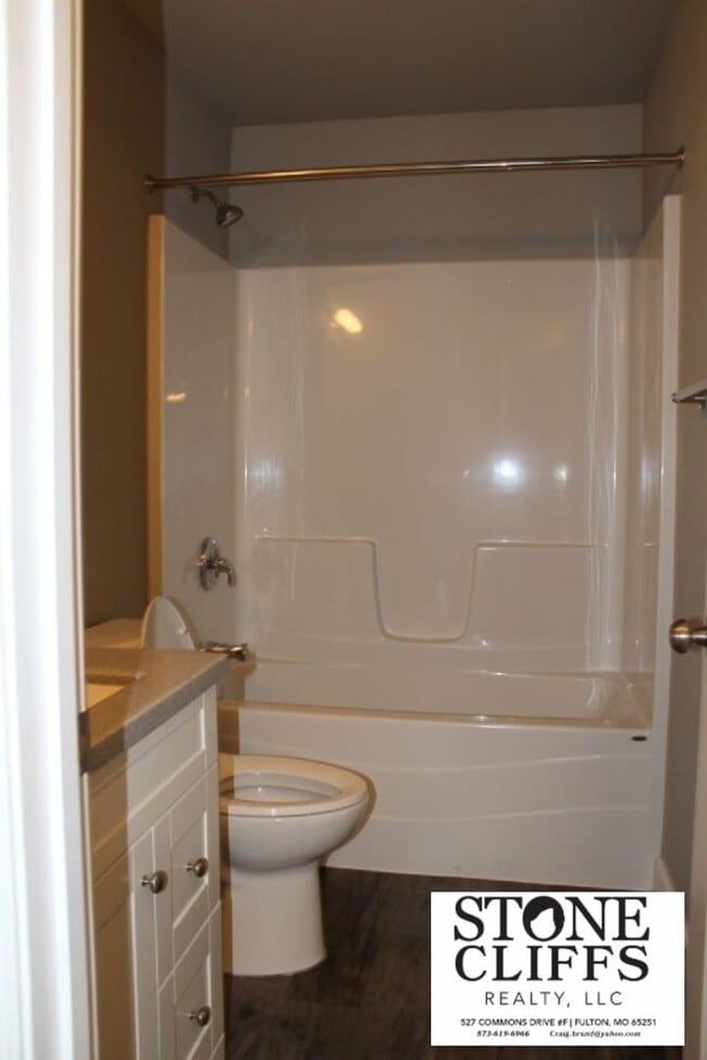 Building Photo - 3 bed / 2 Bath / 1 Car Garage