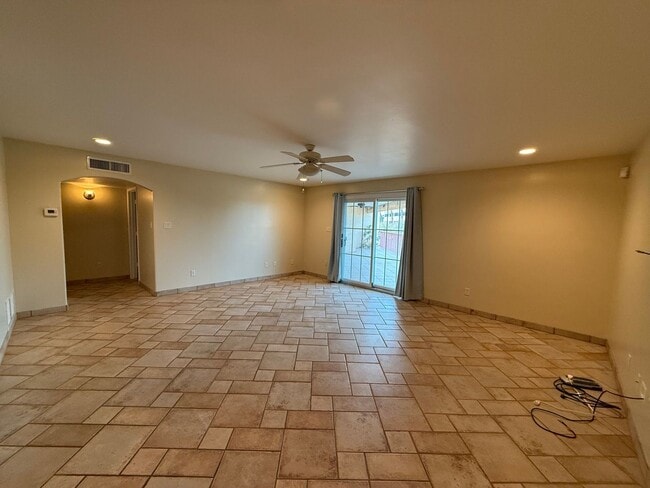 Building Photo - Beautiful Sunset Terraces Condo for Rent!