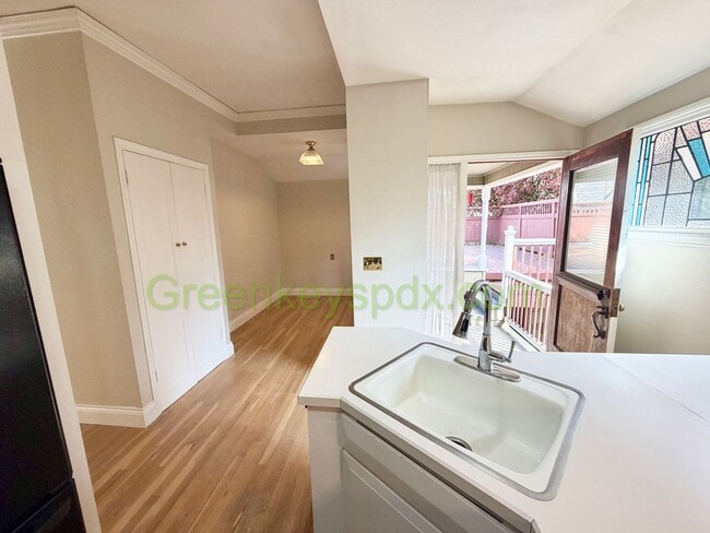 Building Photo - 10197-1136