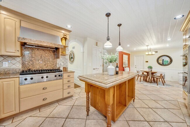 Building Photo - 3671 Provincetown Ave