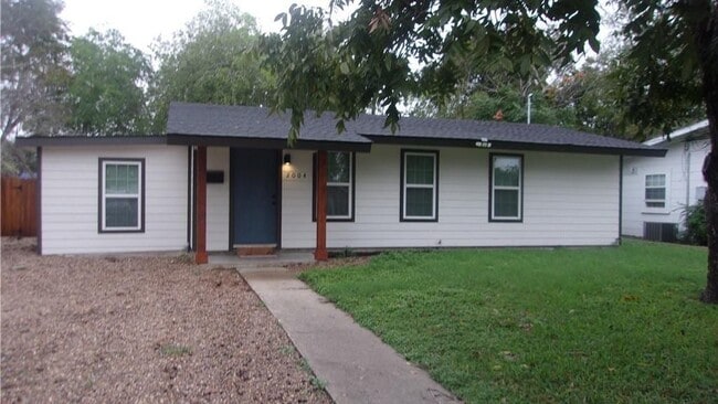 Building Photo - 1409 E Mistletoe Ave